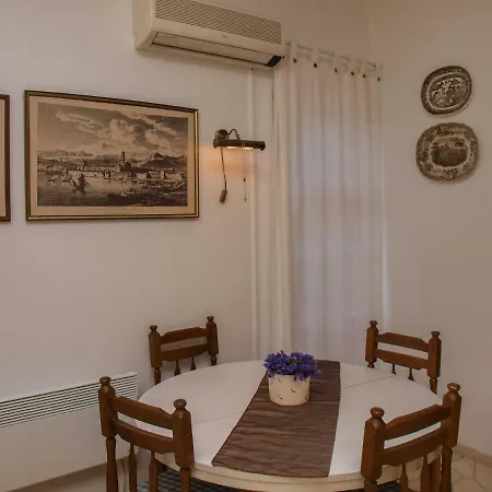 Apartman Nora * Postira