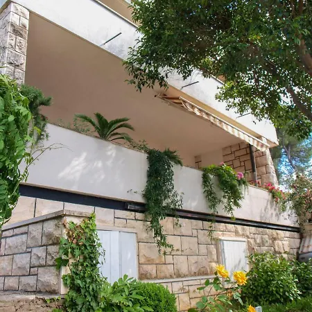 Apartment Apartman Nora Postira