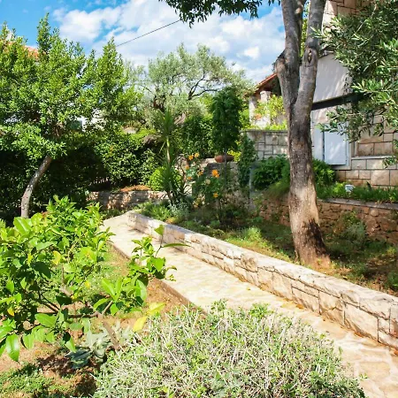 Apartman Nora *